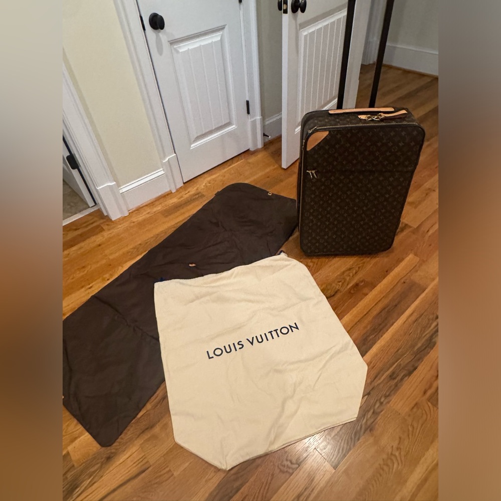 Louis Vuitton Pegase 70 RARE original accessories excellent condition